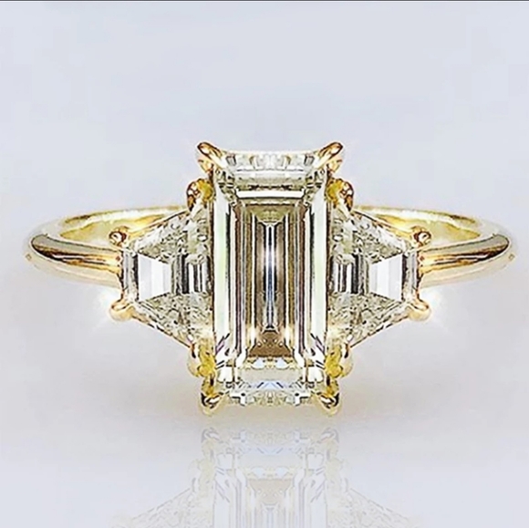 Jewelry Jewelry - Gorgeous Engagement/Promise Ring  S7